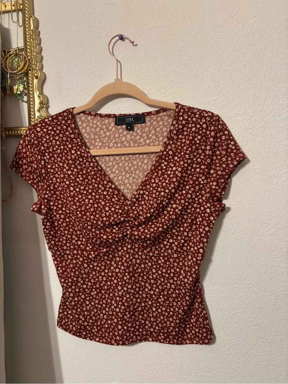 Vibe Floral Twist-Front V-Neck Top in Rust